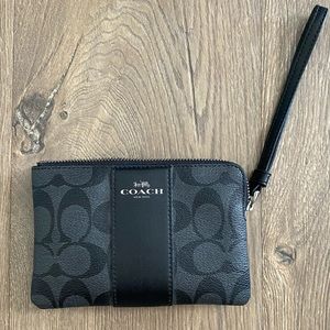 COACH - Large Corner Zip Wristlet In Signature Canvas